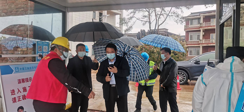 集團(tuán)公司黨委委員、副總經(jīng)理羅輝赴西二環(huán)高速項(xiàng)目檢查疫情防控及項(xiàng)目推進(jìn)工作
